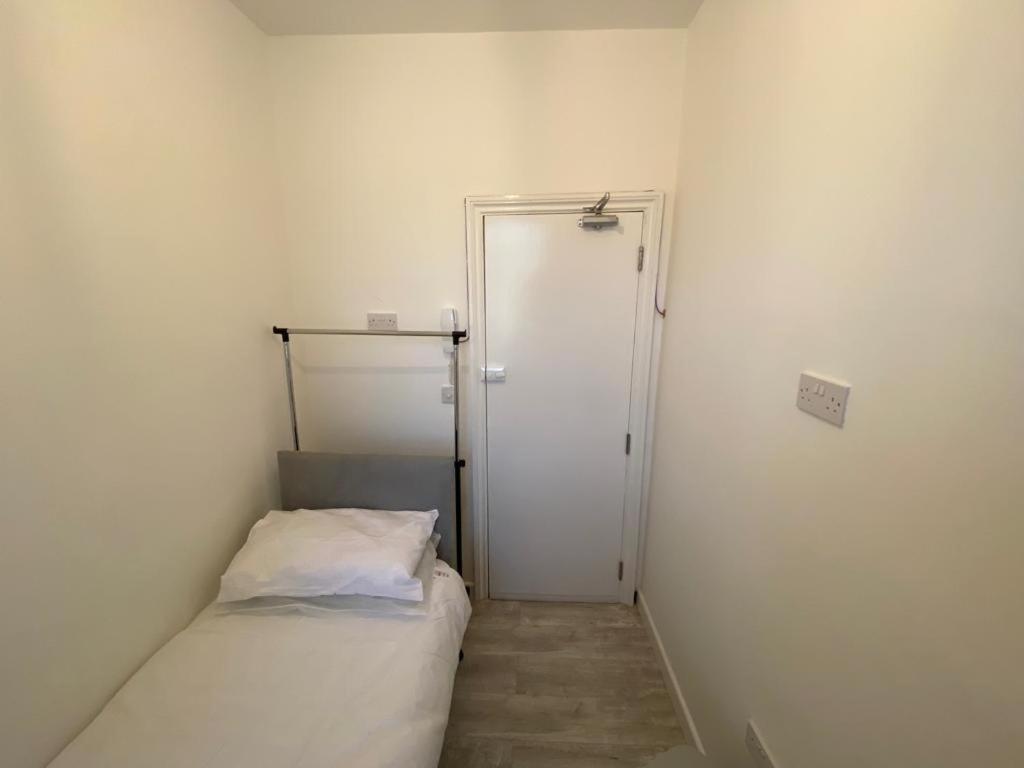 Small Single Room Walking Distance To Hove Station Bagian luar foto